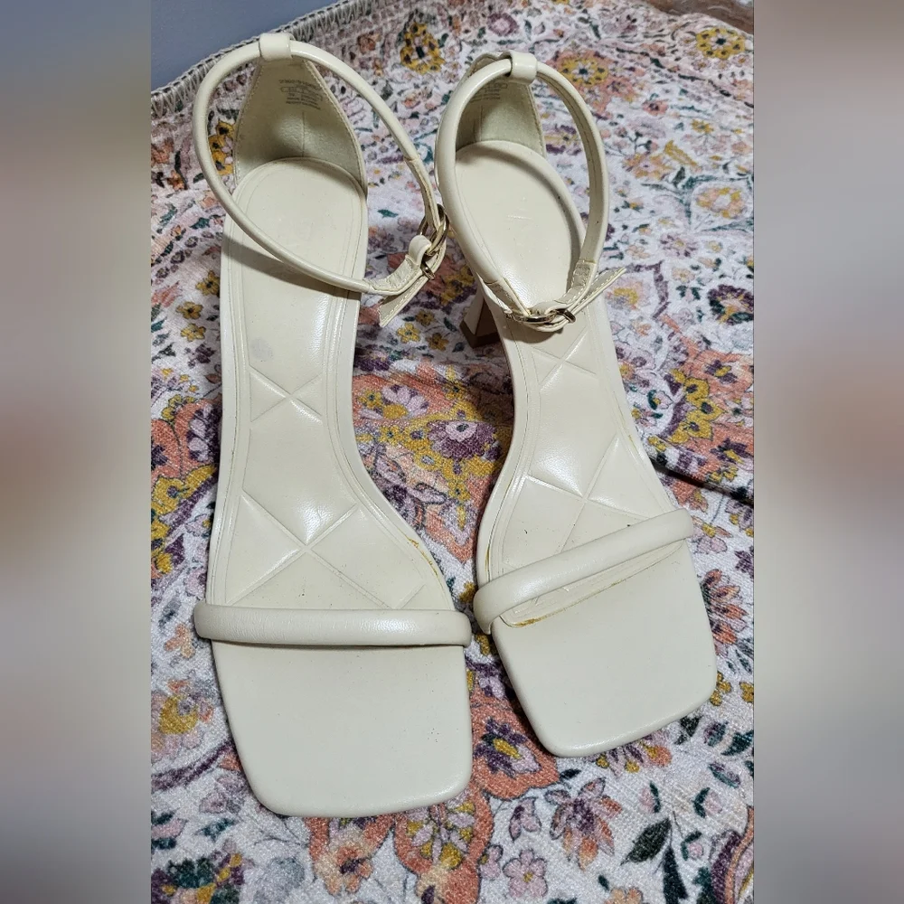 Zara New Size 8 Elegant Cream Ankle Strap Skinny Block Heel Sandals EU 39